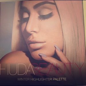 HUDA BEAUTY Winter Highlighter Palette